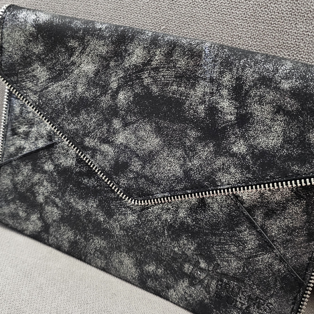 IT Cosmetics Envelope Style Clutch Cosmetic Bag